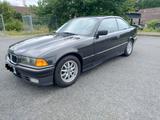BMW E36 Coupé Oldtimer - BMW 320 aus 1992