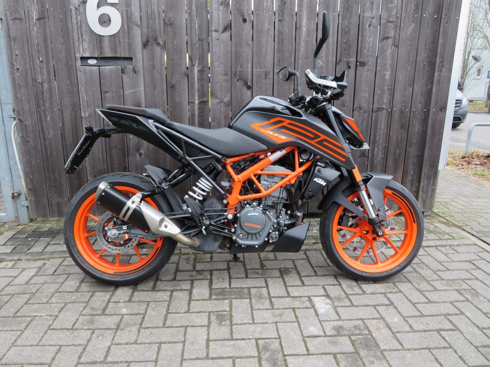 KTM 125 Duke 2023 guter Zustand  inkl. Extras