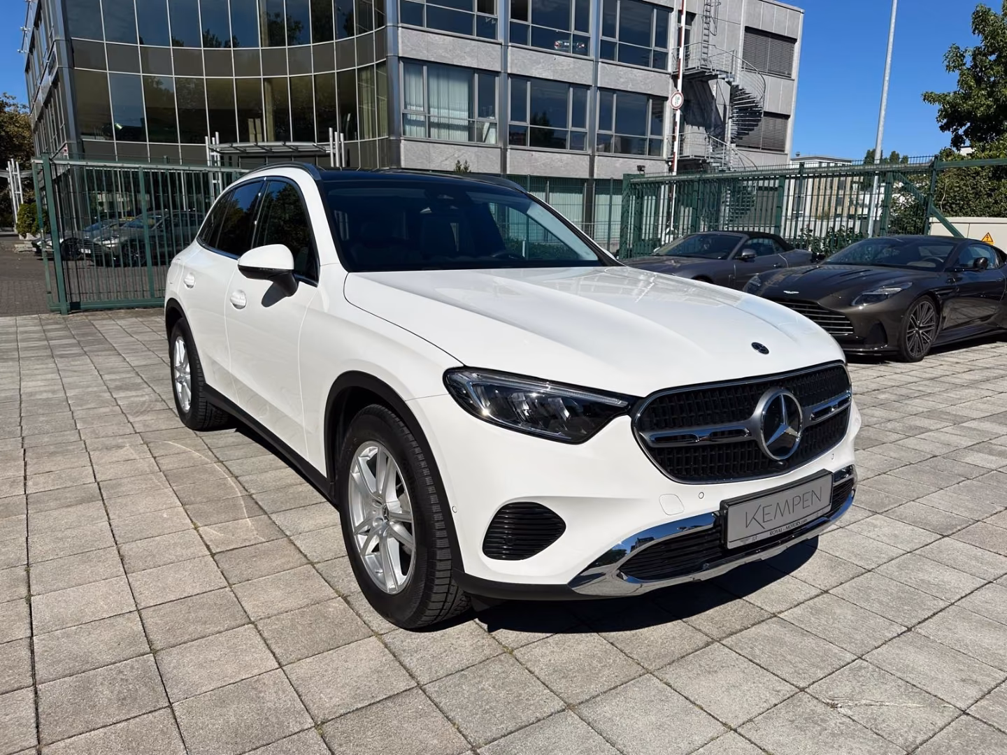 Mercedes-Benz GLC 200 4MATIC Avantgarde PANO AHK MBUX OLED