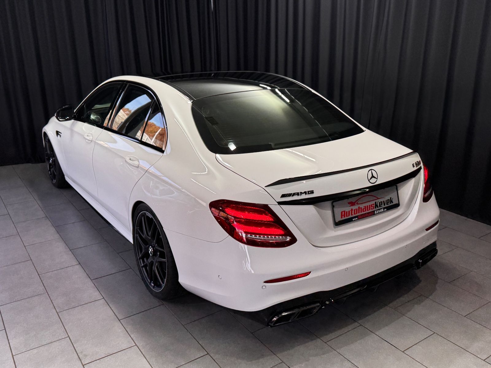 Fahrzeugabbildung Mercedes-Benz E 63 S AMG 4Matic+|AMG DRIVER|BURMESTER|TV|VOLL