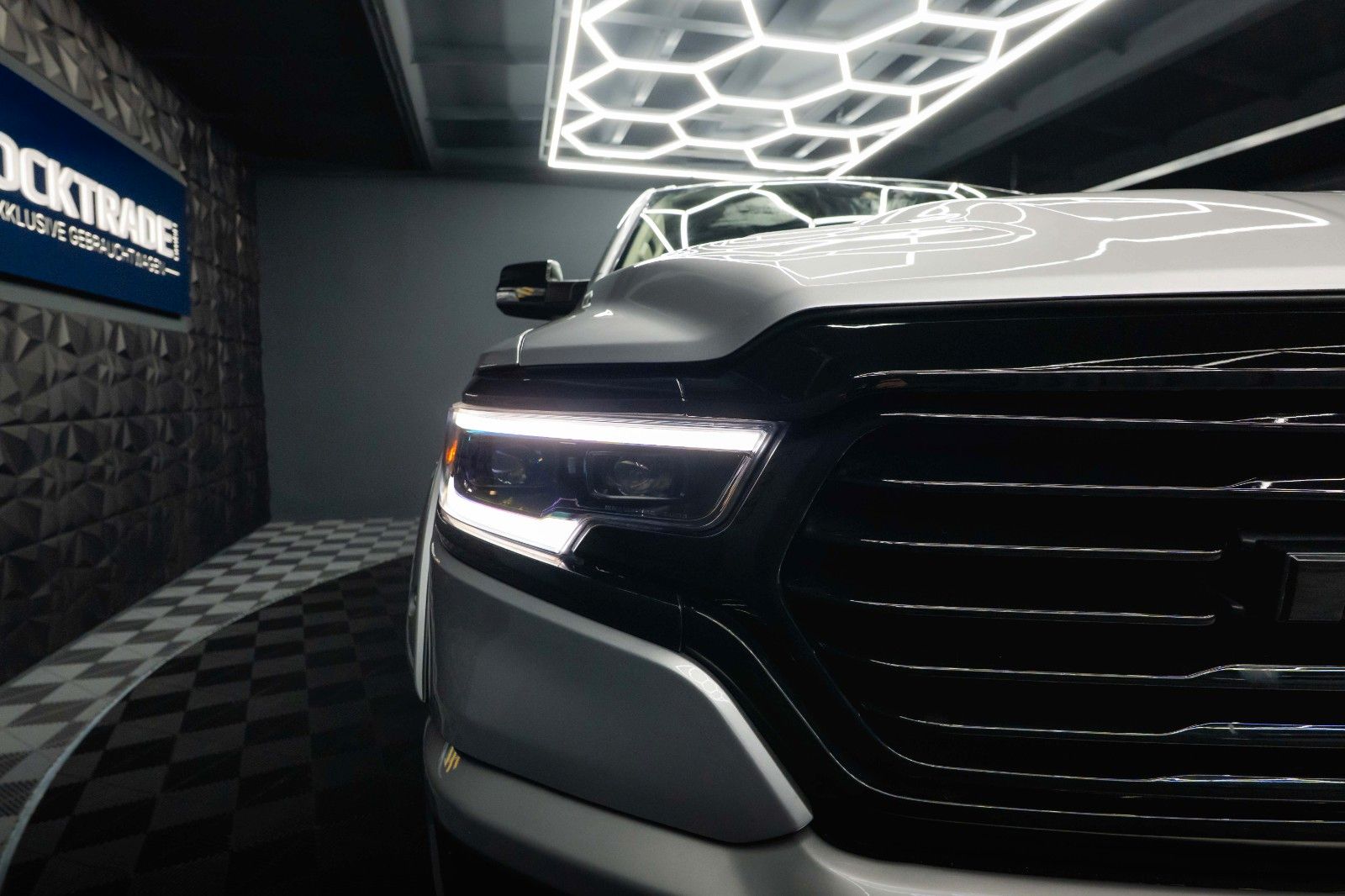 Fahrzeugabbildung Dodge RAM 5.7 V8 HEMI 4x4 LARAMIE LPG Offroad Bodylift