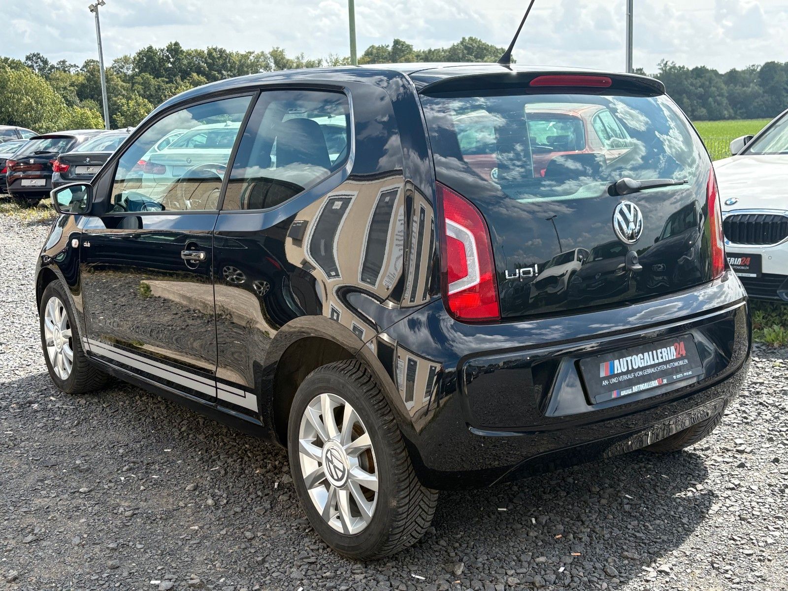 Fahrzeugabbildung Volkswagen up! club up! Navi Klima TÜV 05/2027 Scheckheft