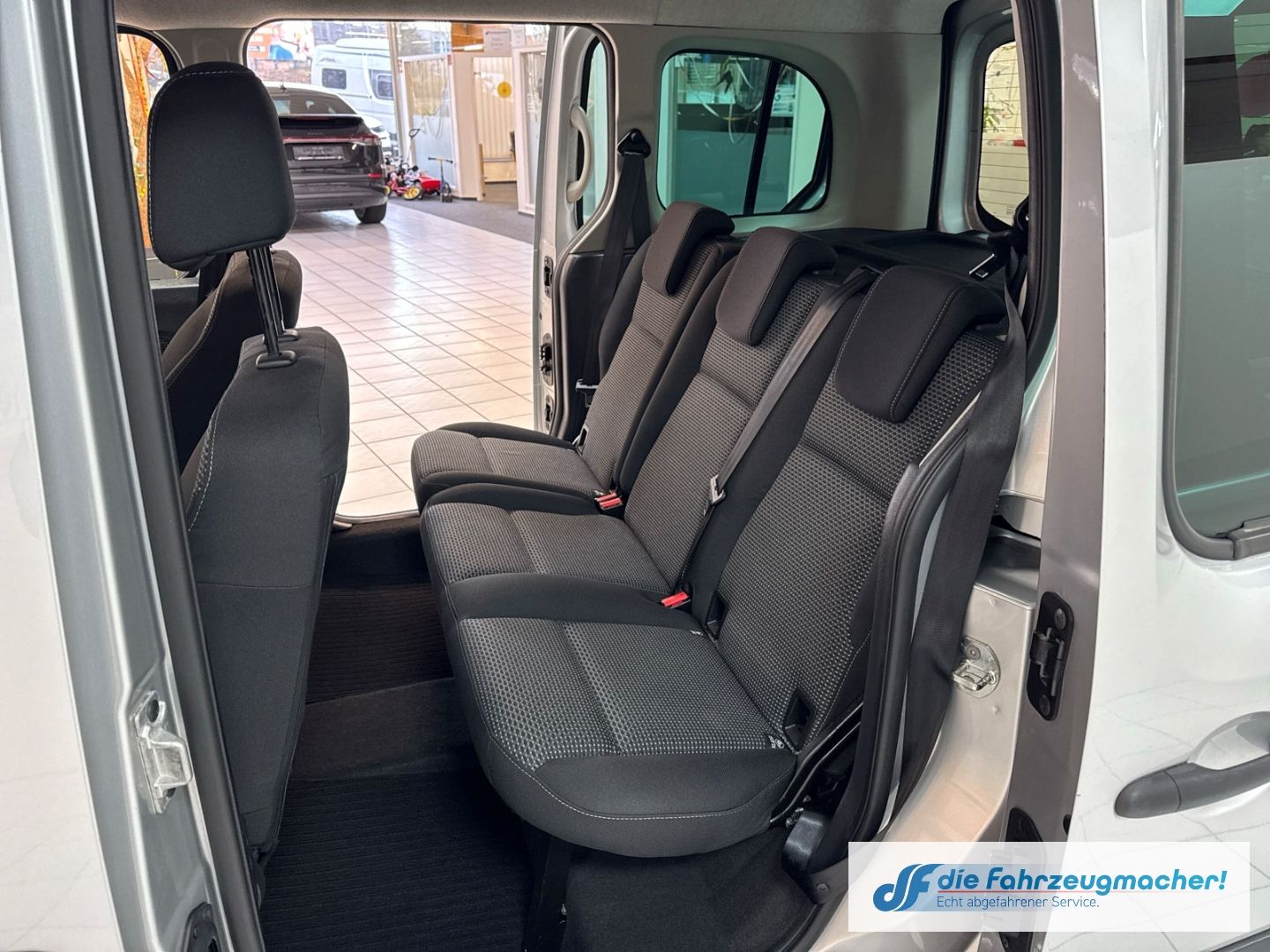 Fahrzeugabbildung Mercedes-Benz Citan 112 lang Klimaautom SHZ Temp PDC Berganfah