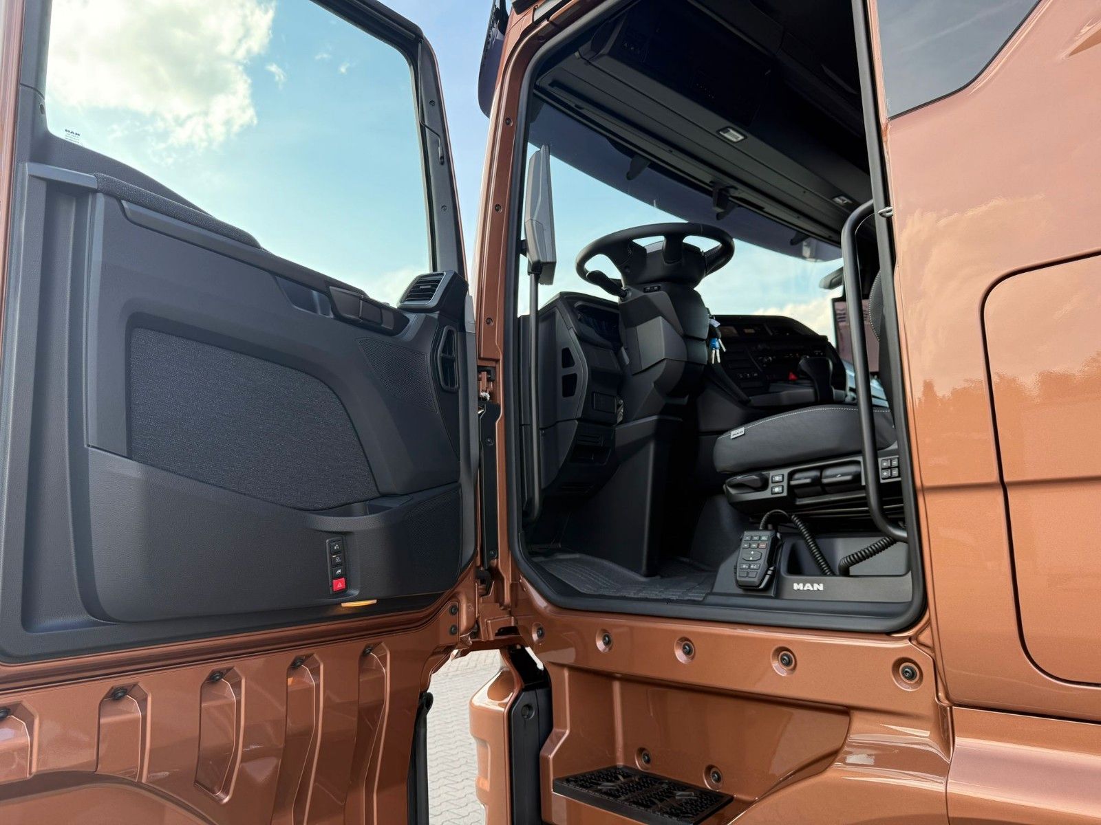 Fahrzeugabbildung MAN TGX 18.560 LL SA D30 Powerline Retader