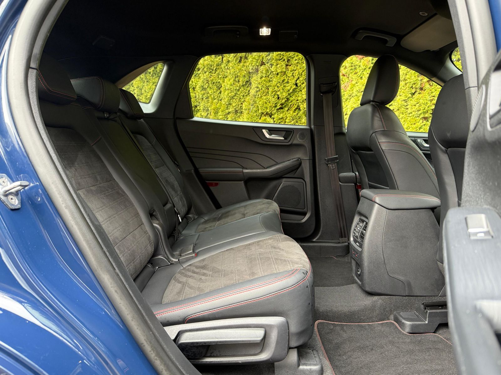Fahrzeugabbildung Ford Kuga 2.0 PHEV ST-Line X LED+NAVI+SHZ+KAM+AHK+HuD