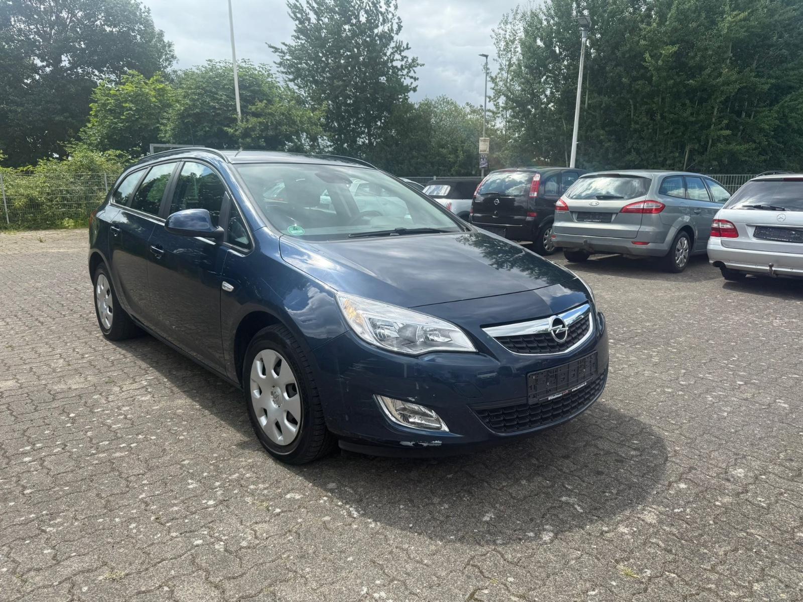 Opel Astra J Sports Tourer Edition *PDC*AHK*