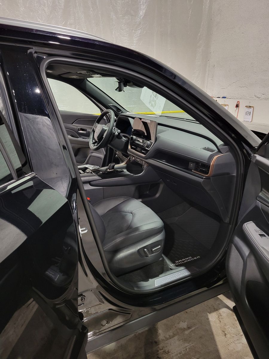 Fahrzeugabbildung Toyota GRAND Platinum Max T1: 68.000 EURO