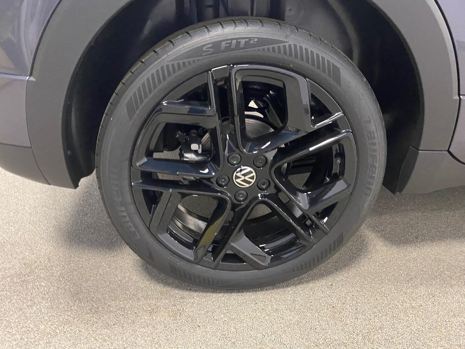 Fahrzeugabbildung Volkswagen T-Cross 1.0 TSI DSG R-Line BLACKSTYLE+MATRIX+AHK