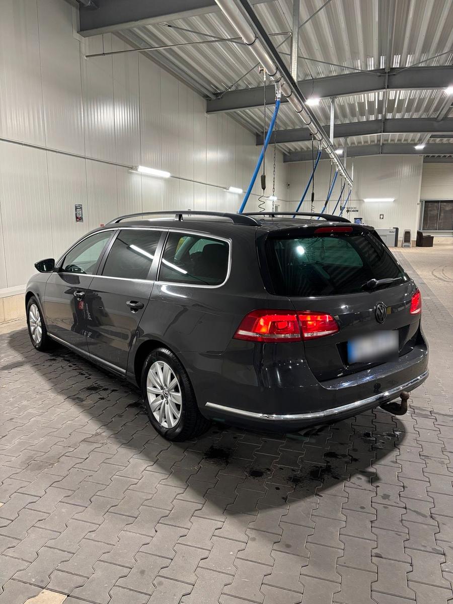 Volkswagen Passat 2012 — engine 140 HP (103kW)
