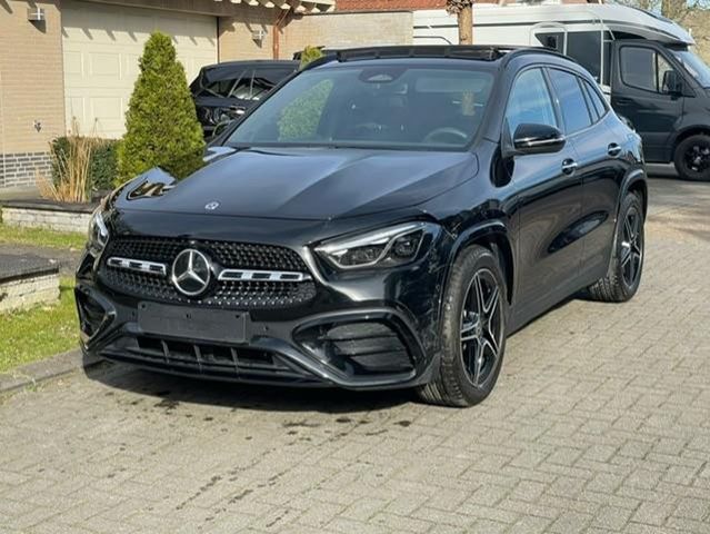 Mercedes-Benz GLA 180 AMG LINE panorama dach NAVI kamera LED