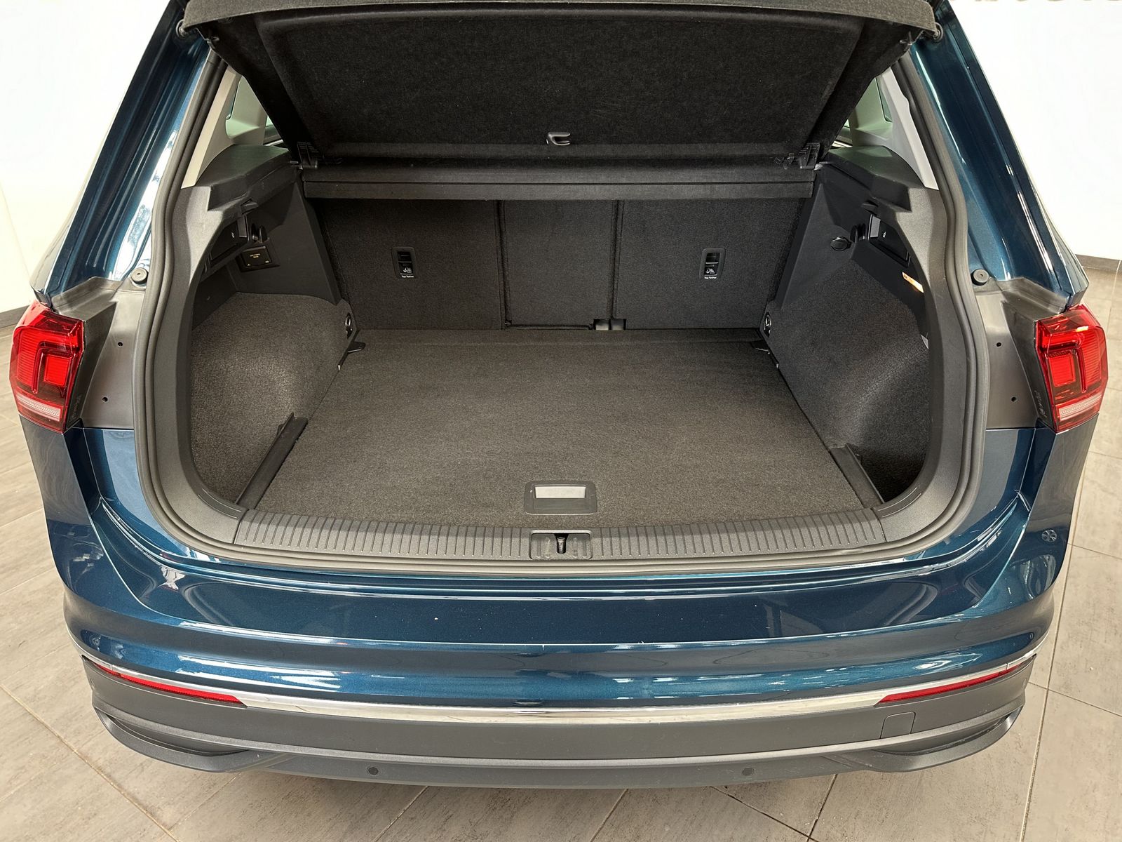 Fahrzeugabbildung Volkswagen Tiguan 2.0 TDI DSG 4M Life NAV+LED+PANO+H&K+ACC