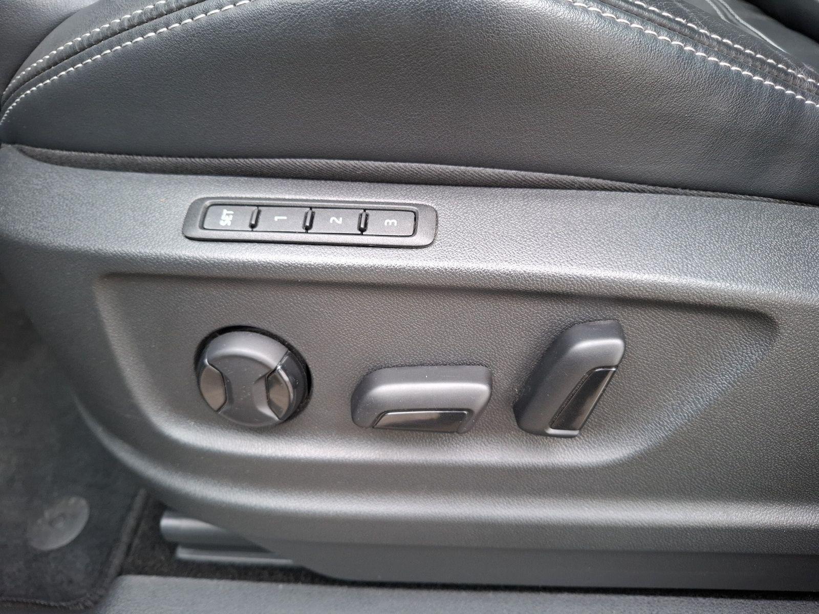 Fahrzeugabbildung SKODA Kodiaq TSI Sportline DSG Matrix Navi AID GRA PDC