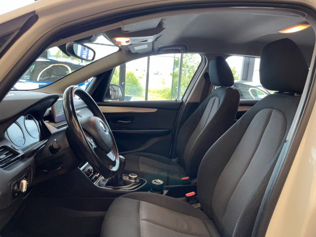 BMW 218d Active Tourer *NAVI*1.HAND*19%*PDC*SHZ*