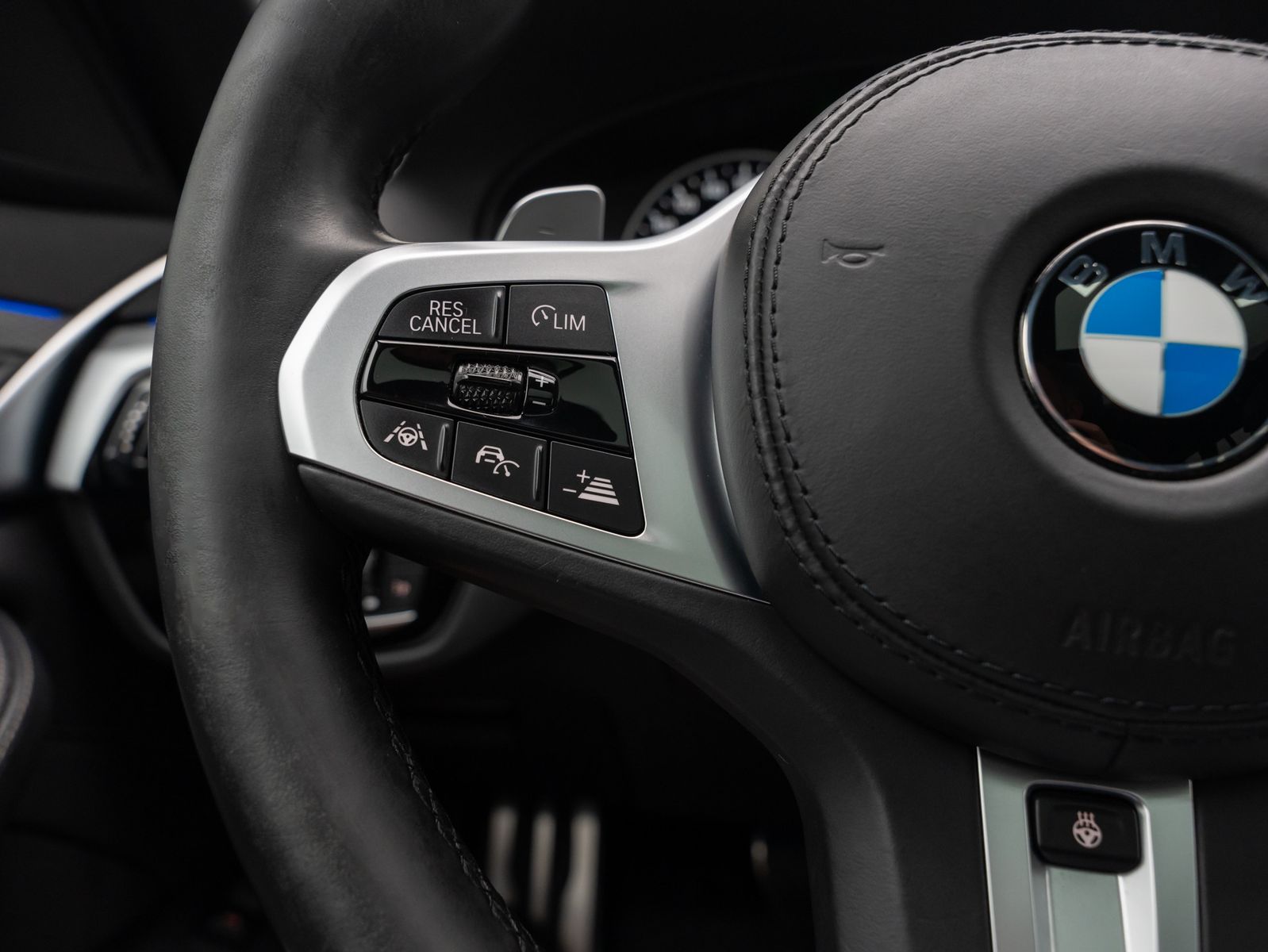 Fahrzeugabbildung BMW 520d M Sport HUD HiFi Panorama 20" Motorschaden!