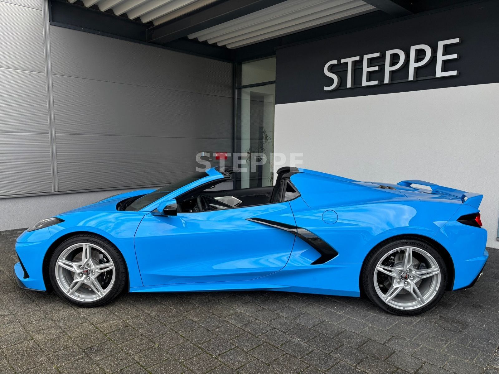 Corvette C8 Stingray Convertible 3LT Europamodell STEPPE