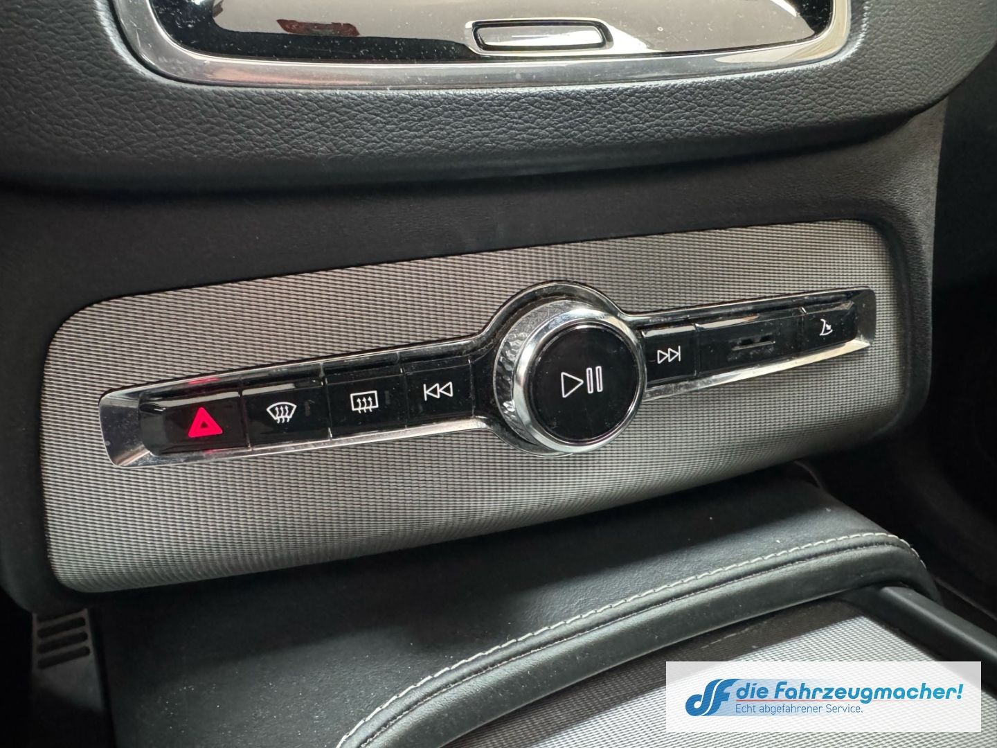 Fahrzeugabbildung Volvo XC90 R Design AWD T6 E6 HUD StandHZG Navi Leder