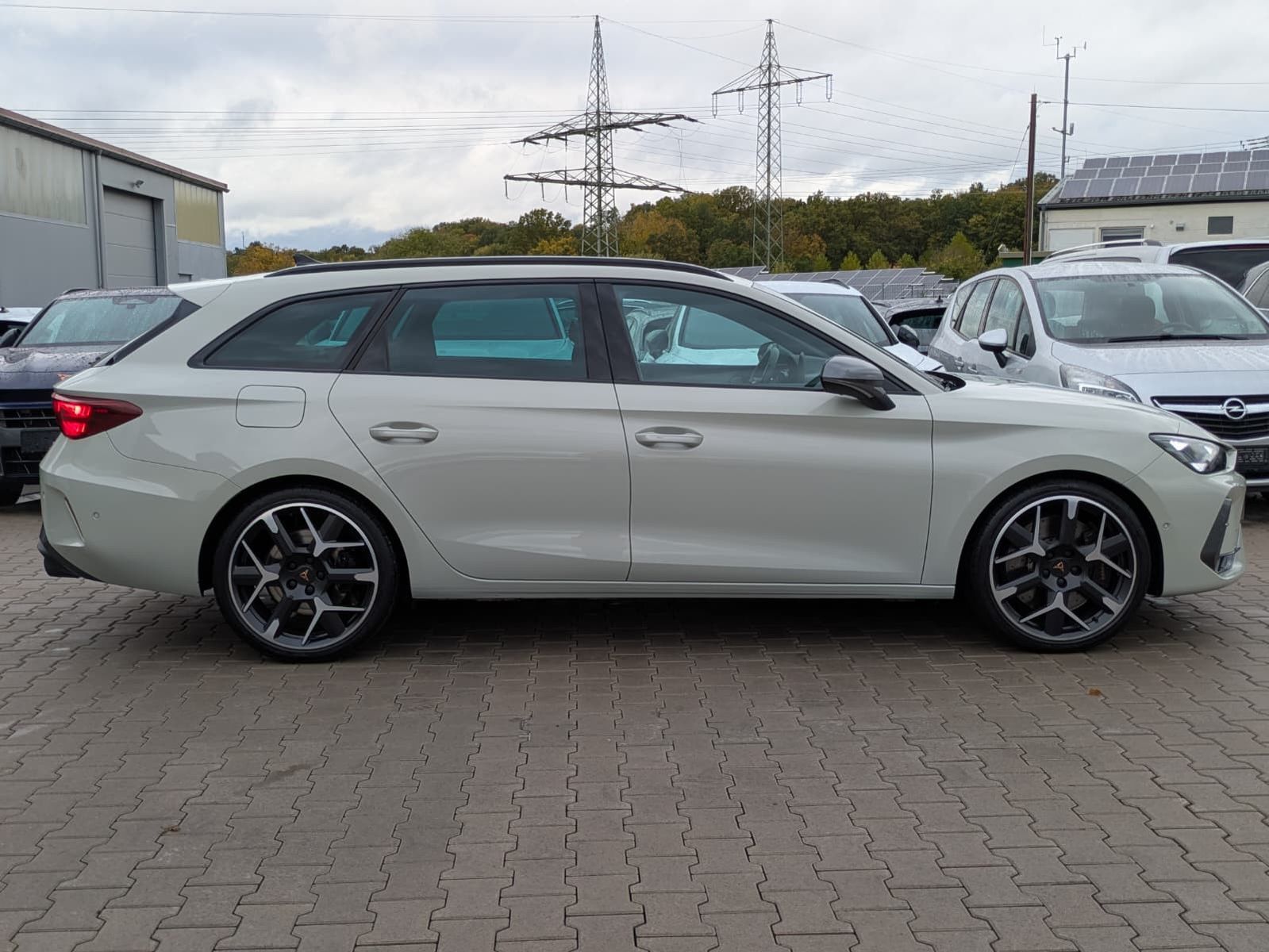 Fahrzeugabbildung CUPRA Leon 2.0 TSI VZ 4x4 PANO*MATRIX*AHK*SENNH.*DINAM