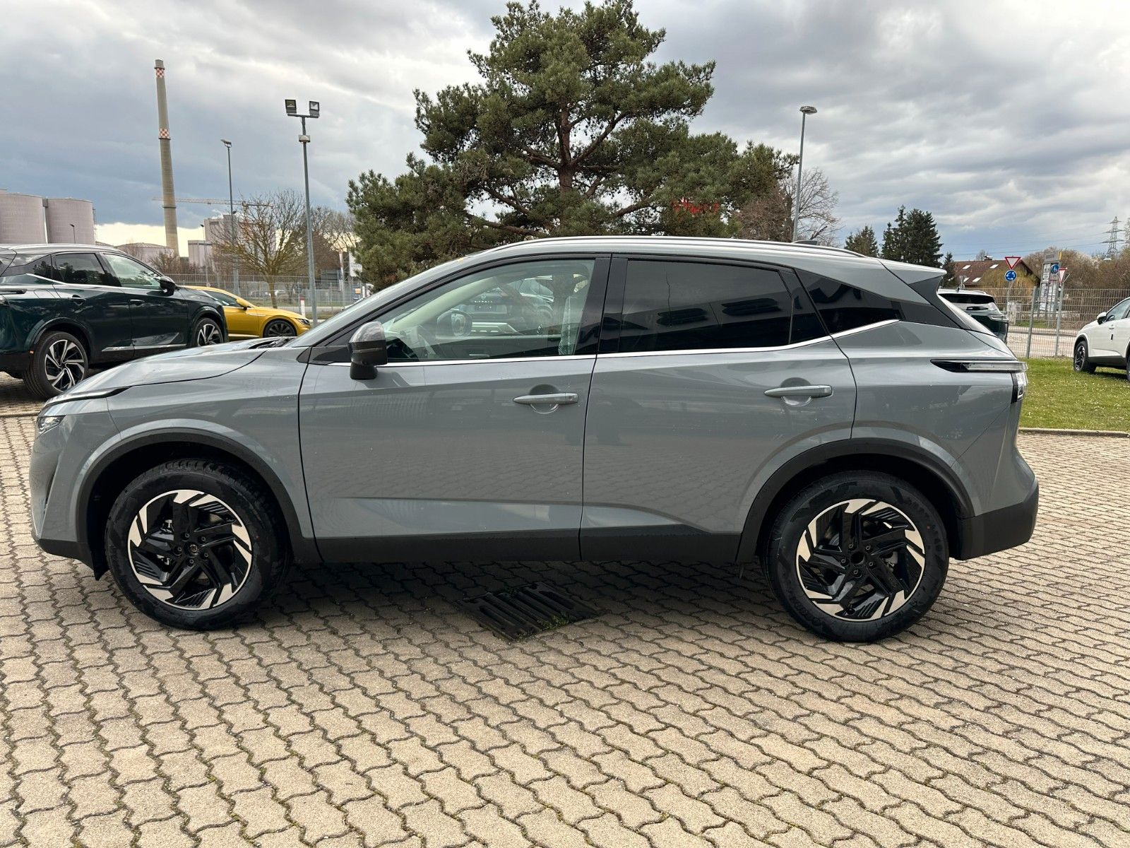 Fahrzeugabbildung Nissan Qashqai 1.3 DIG-T MHEV AT N-Connecta WINTERPAKET