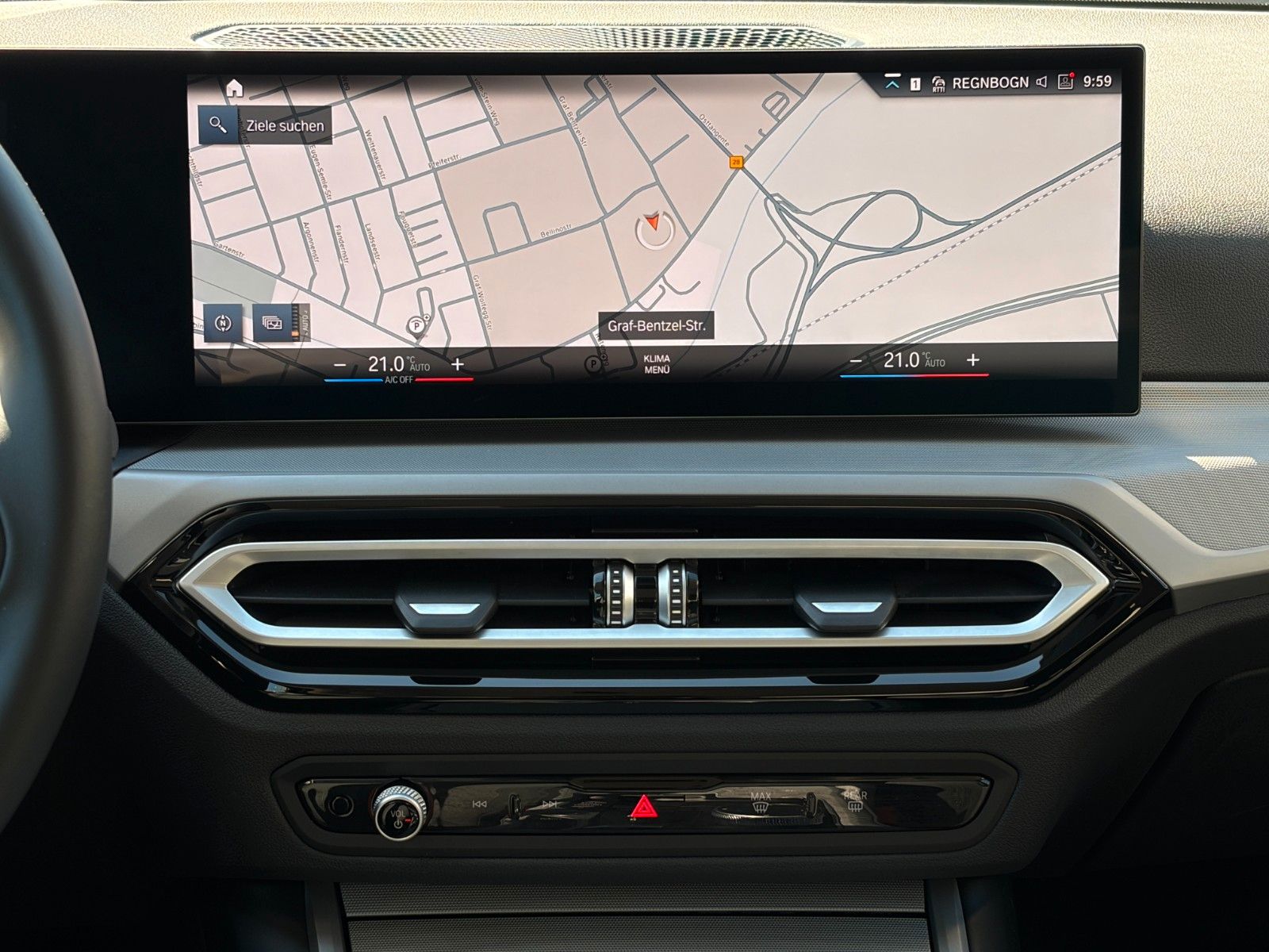 Fahrzeugabbildung BMW 318i Limo Autom. SHZ LED LKA TEMP CarPlay Navi
