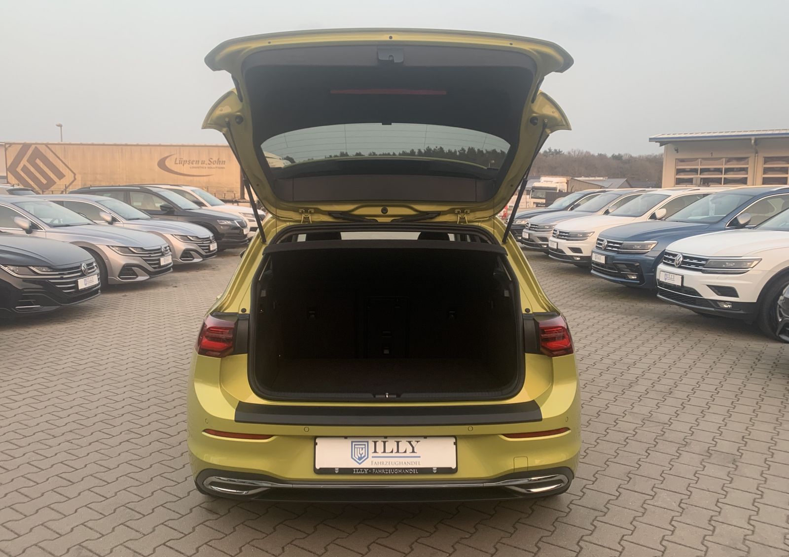 Fahrzeugabbildung Volkswagen Golf 2.0 TDI*Highline*AHK*STHZ*HeadUp*LED-Matrix
