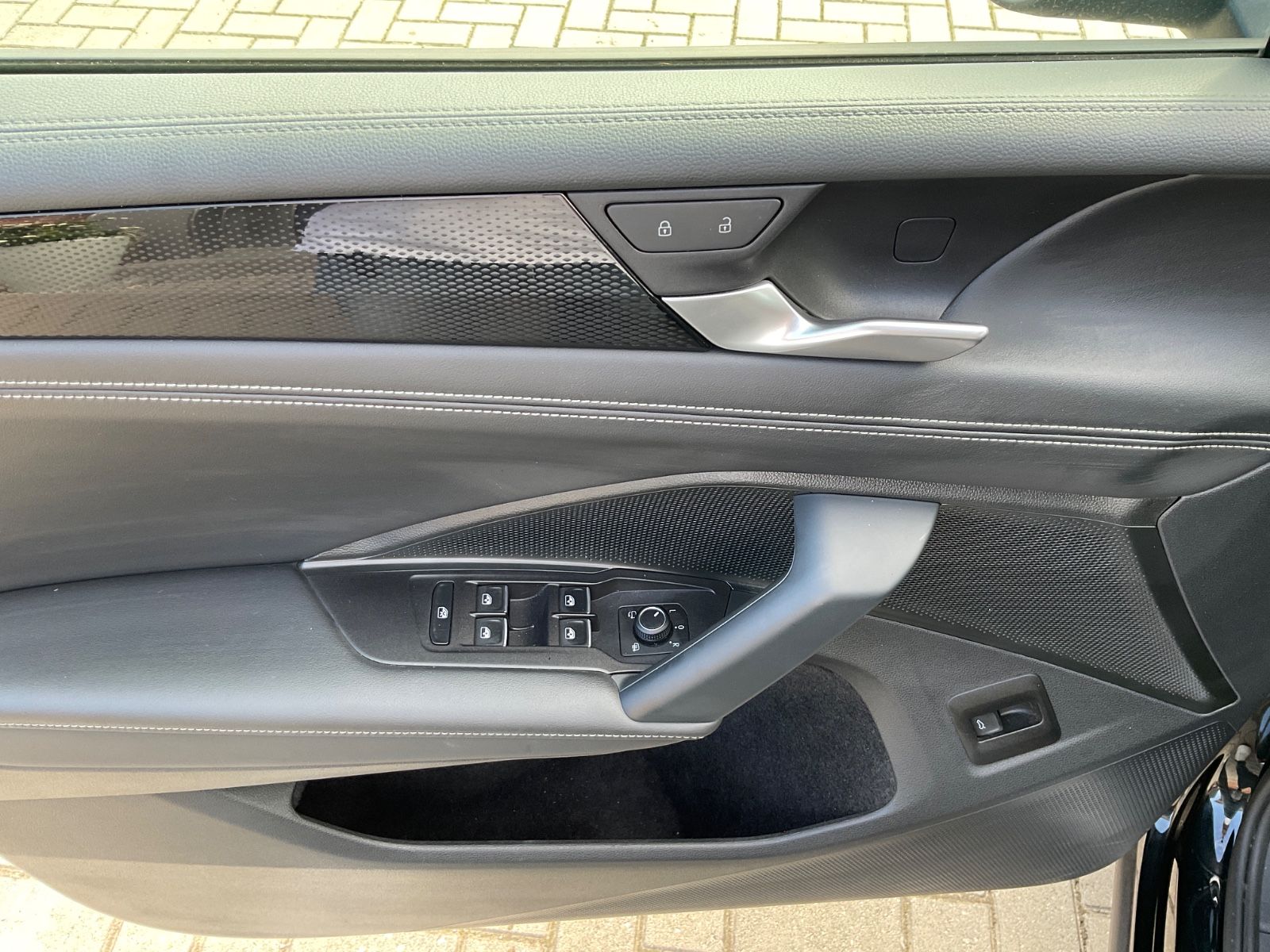 Fahrzeugabbildung Volkswagen Tiguan 2.0 TDI ENERGY,AHK,Navi,IQLight,Kamera