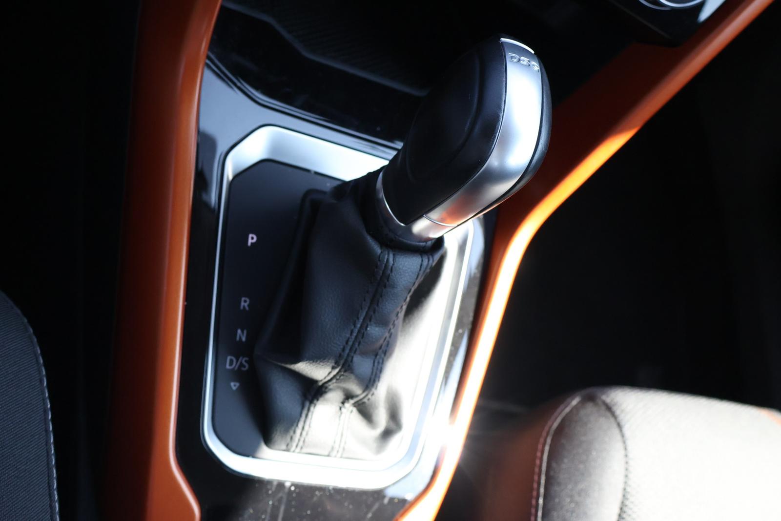 Volkswagen T-Roc 1.5 16V TSI Basis LED Sitzheizung DAB PDC