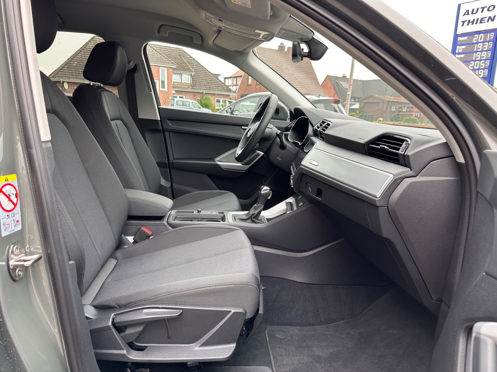 Fahrzeugabbildung Audi Q3 35 TFSI S line S Tronic Navi/ACC/SHZG/LED/PDC