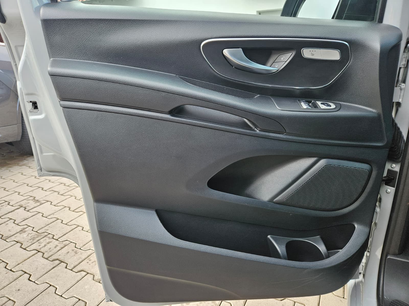 Fahrzeugabbildung Mercedes-Benz Vito 119 Tourer lang SELECT Sport LED*LEDER*AHK