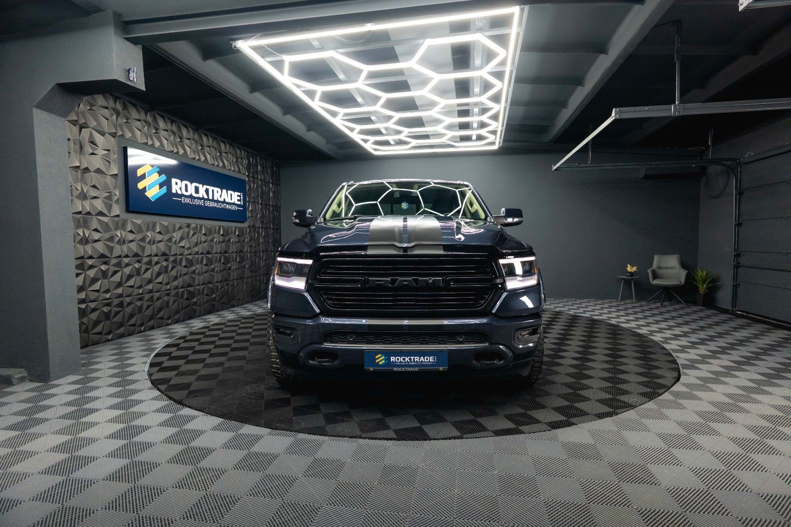 Fahrzeugabbildung Dodge RAM 5.7 V8 HEMI 4x4 Offroad LARAMIE Night 19%