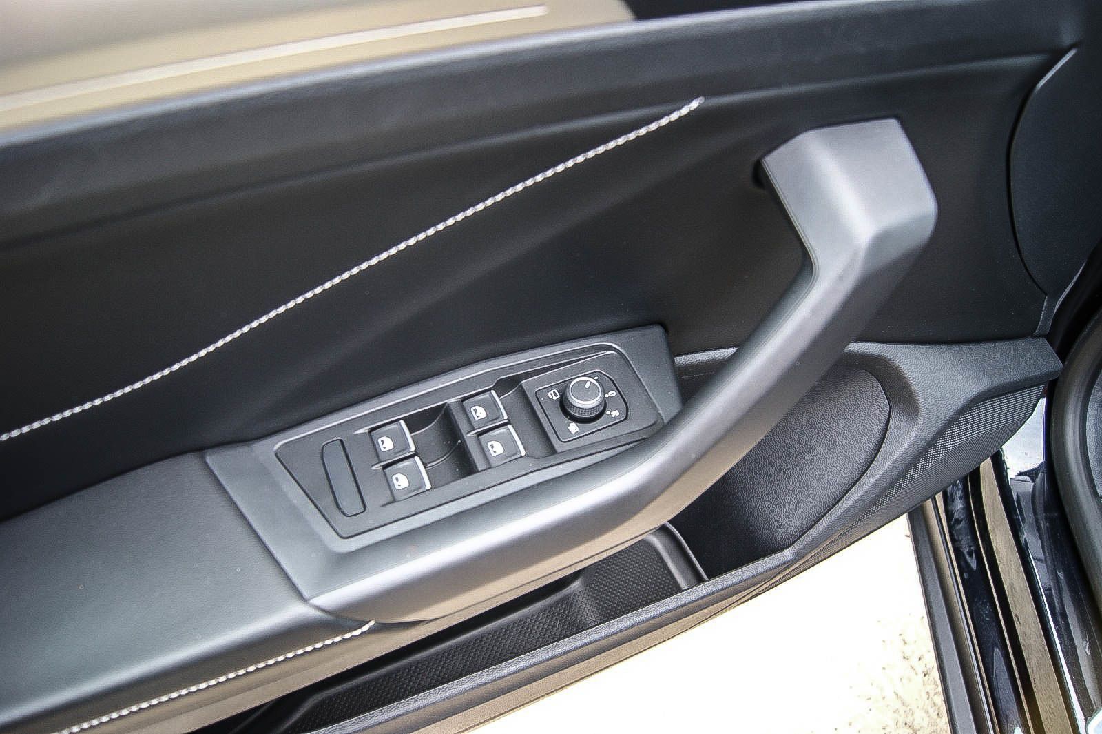 Fahrzeugabbildung Volkswagen T-Roc Cabriolet Move IQ-LIGHT KAMERA E-VERDECK