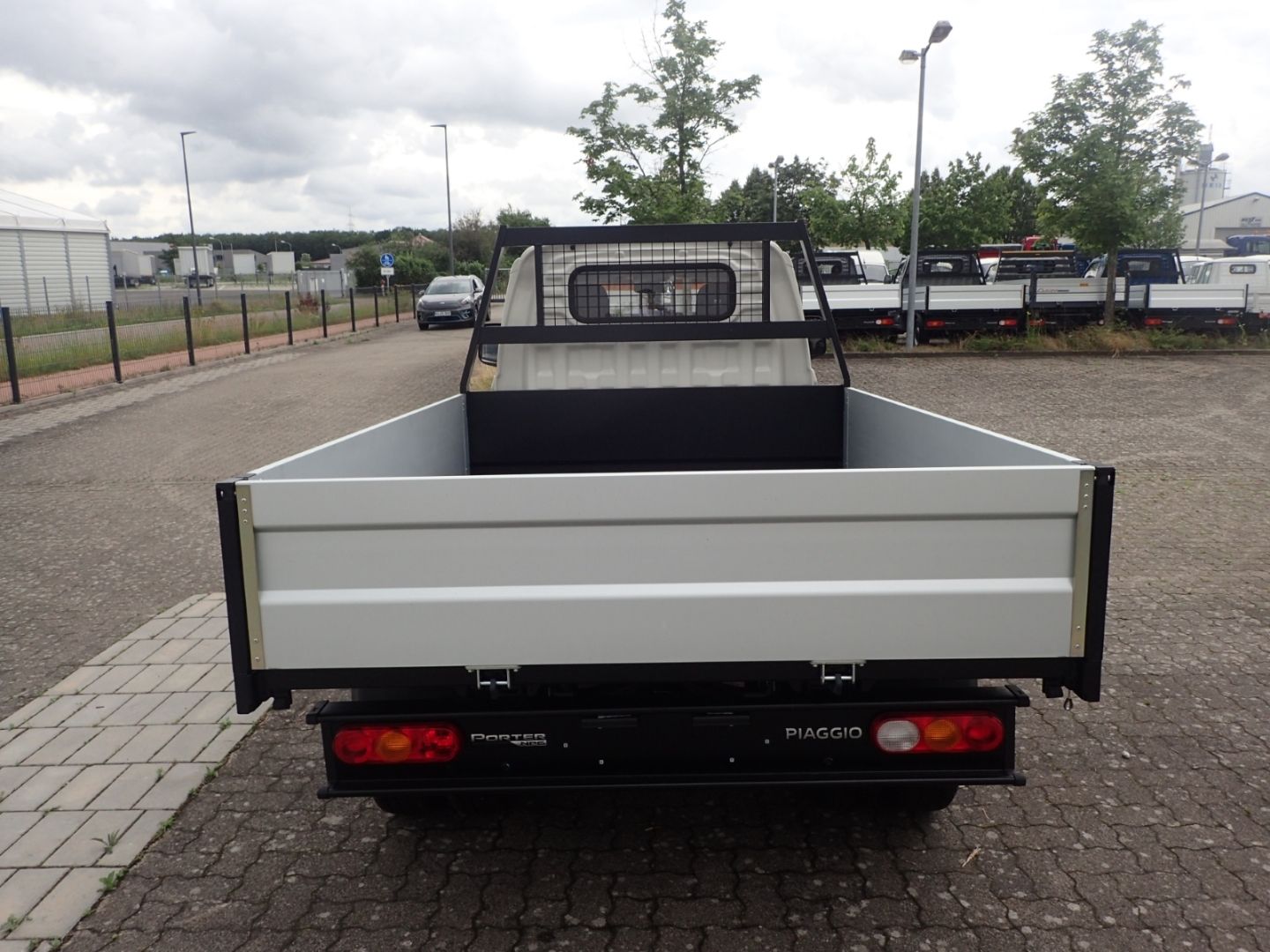 Fahrzeugabbildung Piaggio Porter NP6 TW Kipper LR 2,53m Pritschenlänge LPG