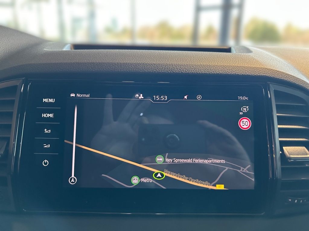 Fahrzeugabbildung SKODA Karoq 2.0 TDI Sportline AHK Memory LED Sport DAB
