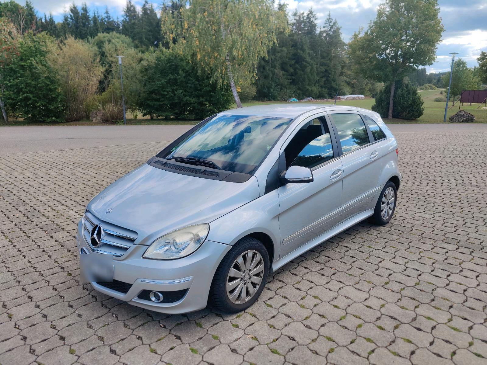 Mercedes-Benz B 180