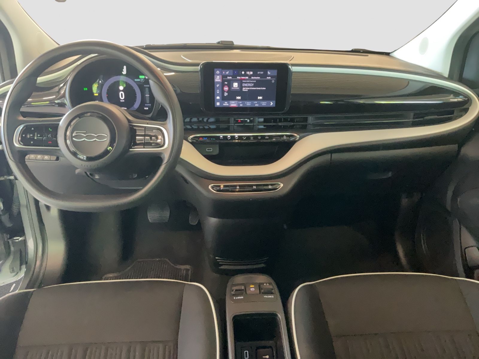 Fahrzeugabbildung Fiat 500e Action Radio + Winter Paket