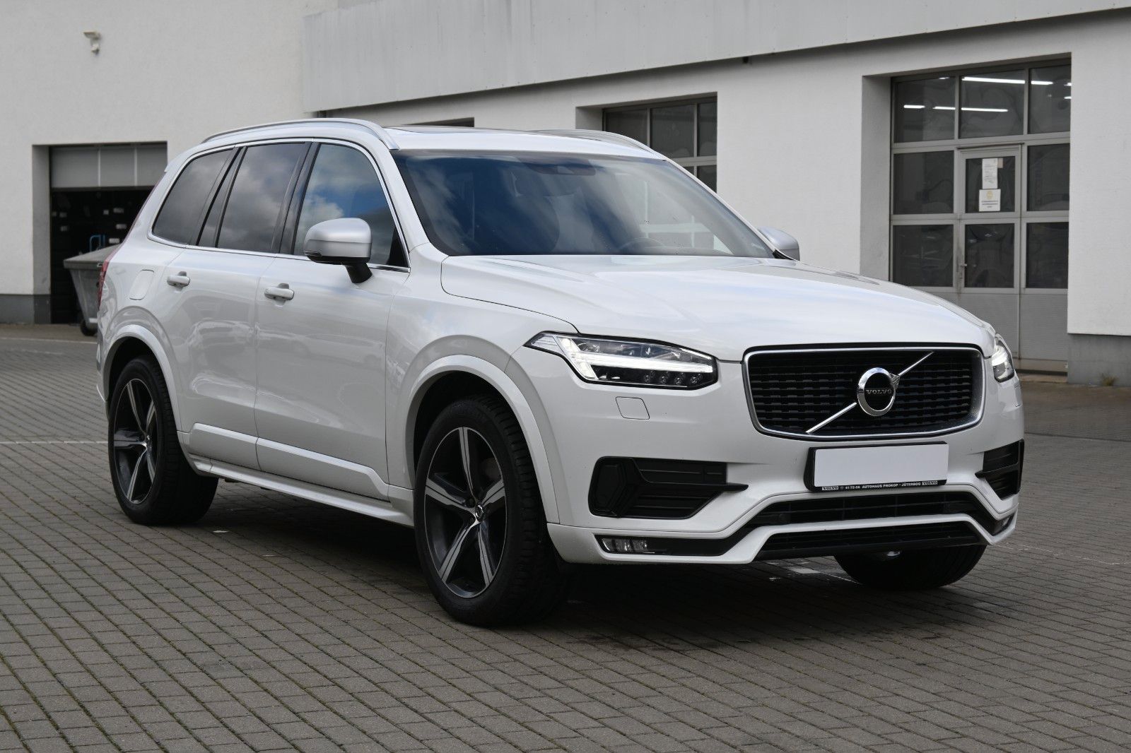 Fahrzeugabbildung Volvo XC90 D5 R-Design*VOLL*PANO*LUFT*255PS*MIETKAUF
