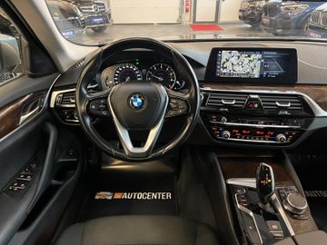 BMW 530 i xDrive *1.HAND*NAVI*TEMPO*SZHZ*AHK*PDC*