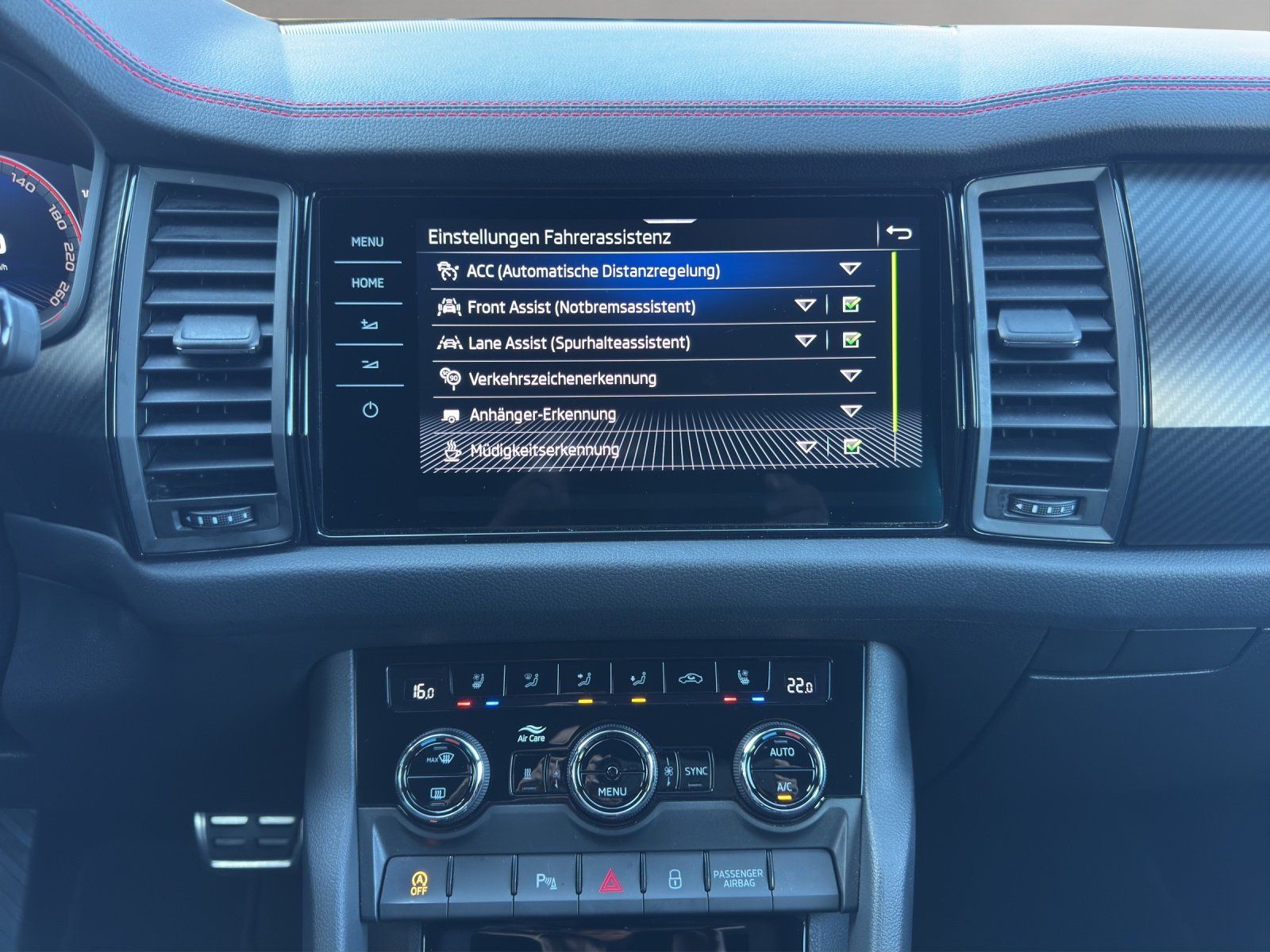 Fahrzeugabbildung SKODA Kodiaq 2.0 TSI RS 4x4/AHK/ST-HZG/KAMERA/ACC/DCC/