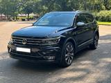 Volkswagen Tiguan Allspace 2.0 TDI R-Line PANO 4M ACC LED