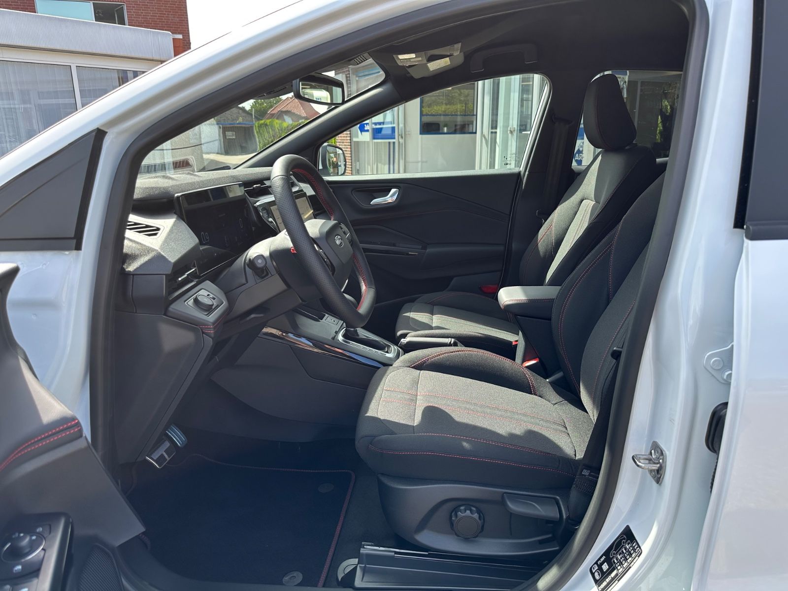 Fahrzeugabbildung Ford Puma 1.0 EB ST-Line Aut. Navi/LED/SHZG/PDC