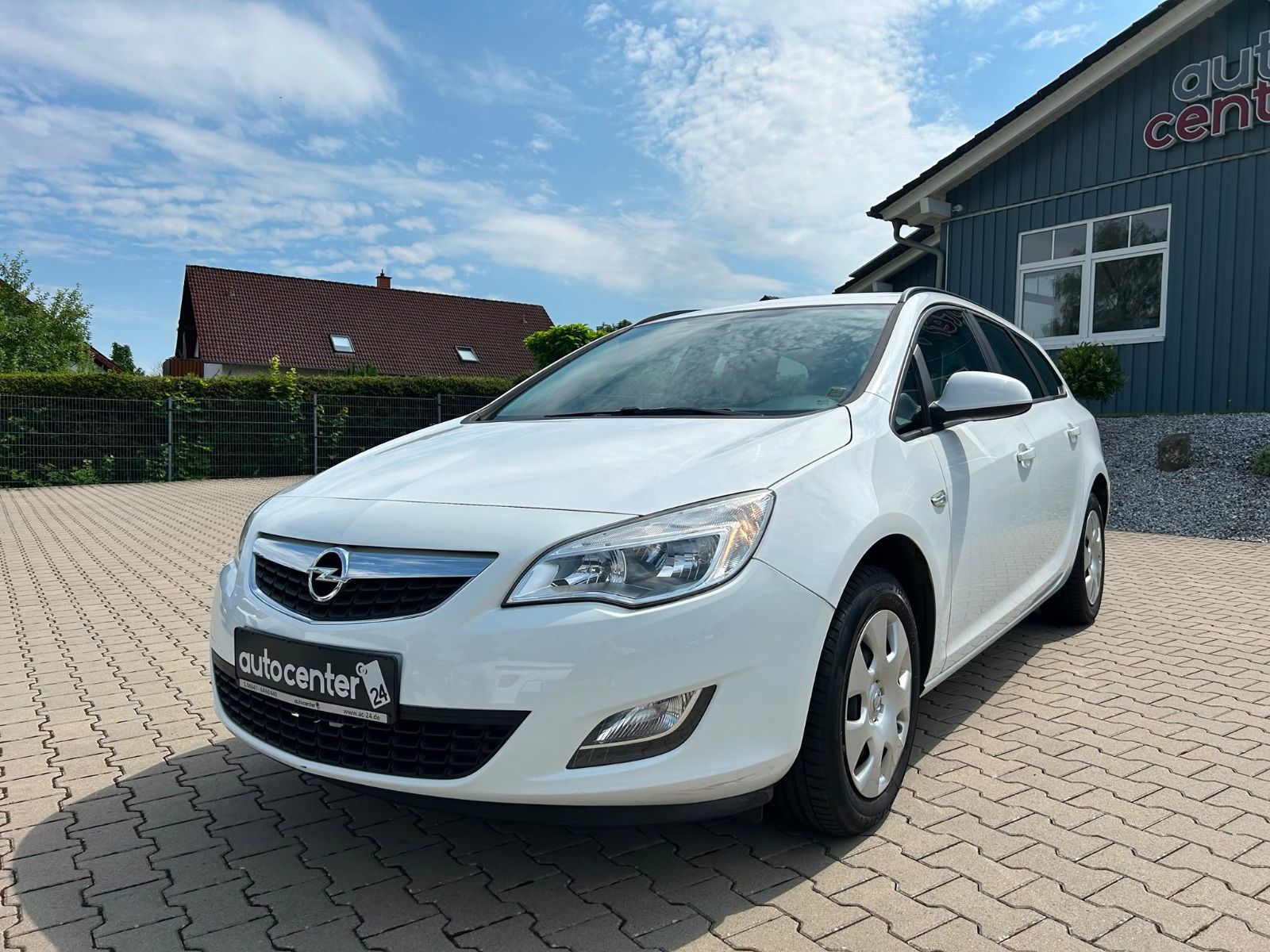Fahrzeugabbildung Opel Astra J Sports Tourer Selection°PDC°Klima°Euro5°