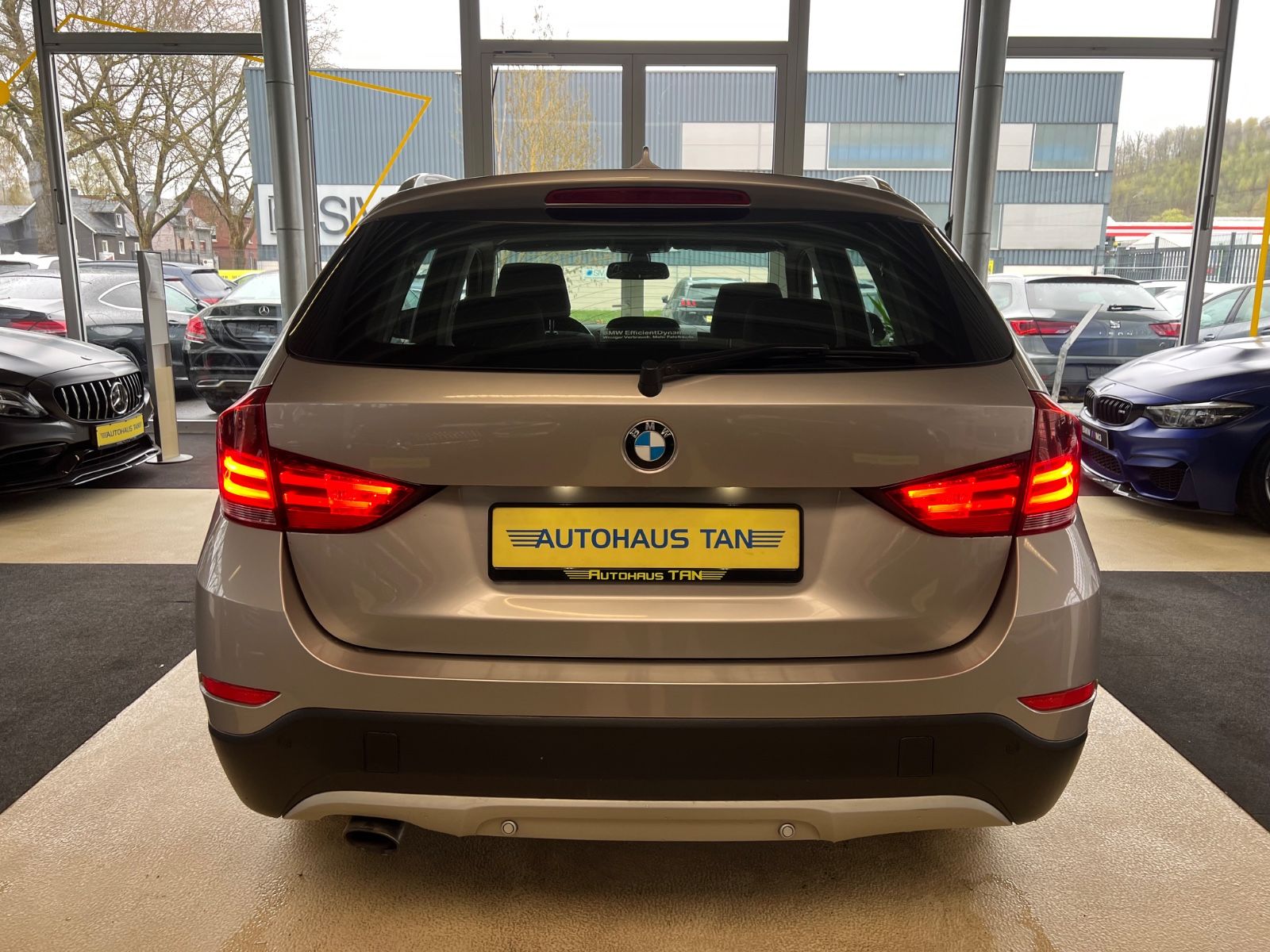 Fahrzeugabbildung BMW X1 18 d xDrive *LED/XENON*NAVI*MEMORY*