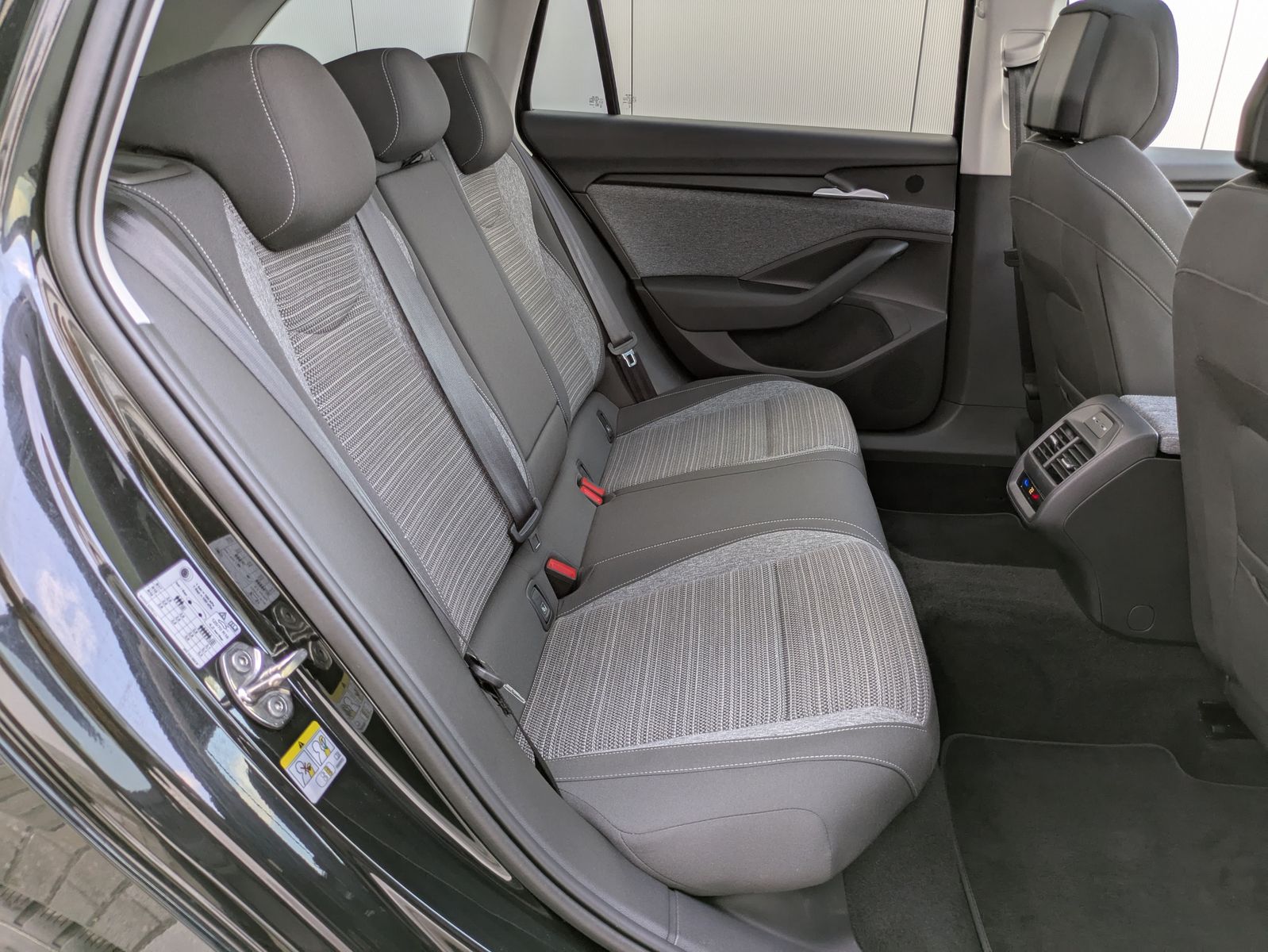Fahrzeugabbildung SKODA Superb 2.0 TDI 4x4 Selection MATRIX*AHK*PANO*19"