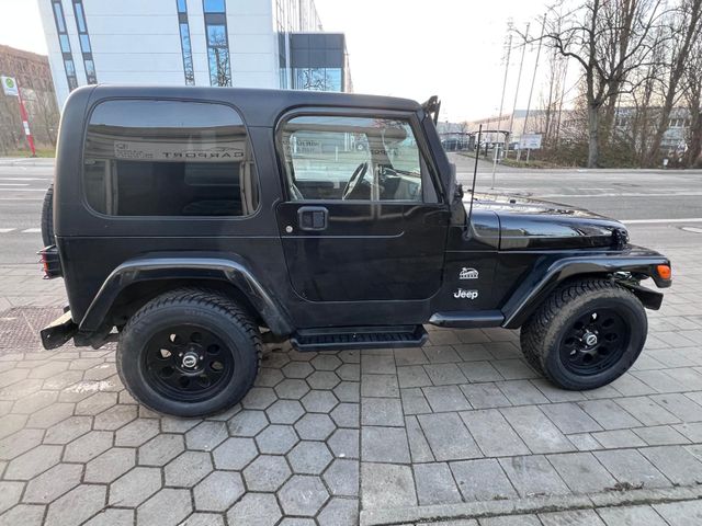 Jeep Wrangler 4.0 Allrad Autom.-Seilwinde-Benzin/Gas