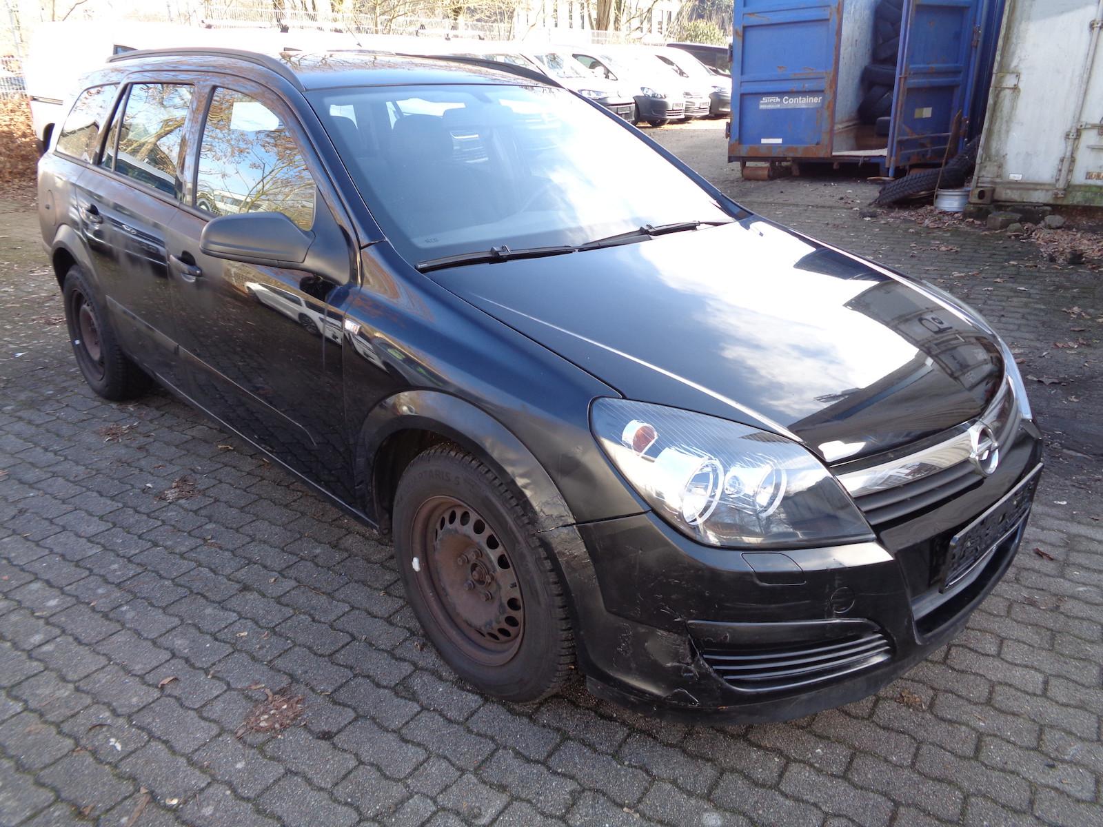 Opel Astra 2005 — rear view