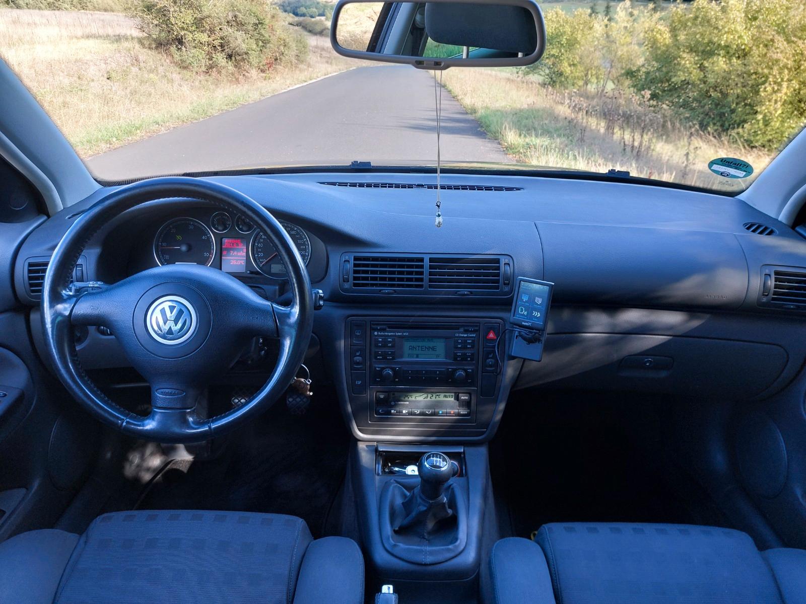 Volkswagen Passat 2005 — photo 9