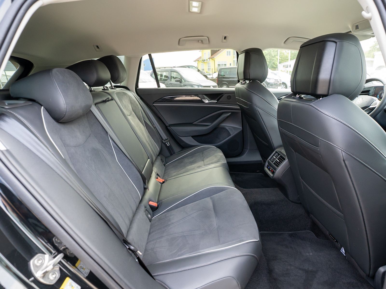 Volkswagen Passat Variant - Bild 8