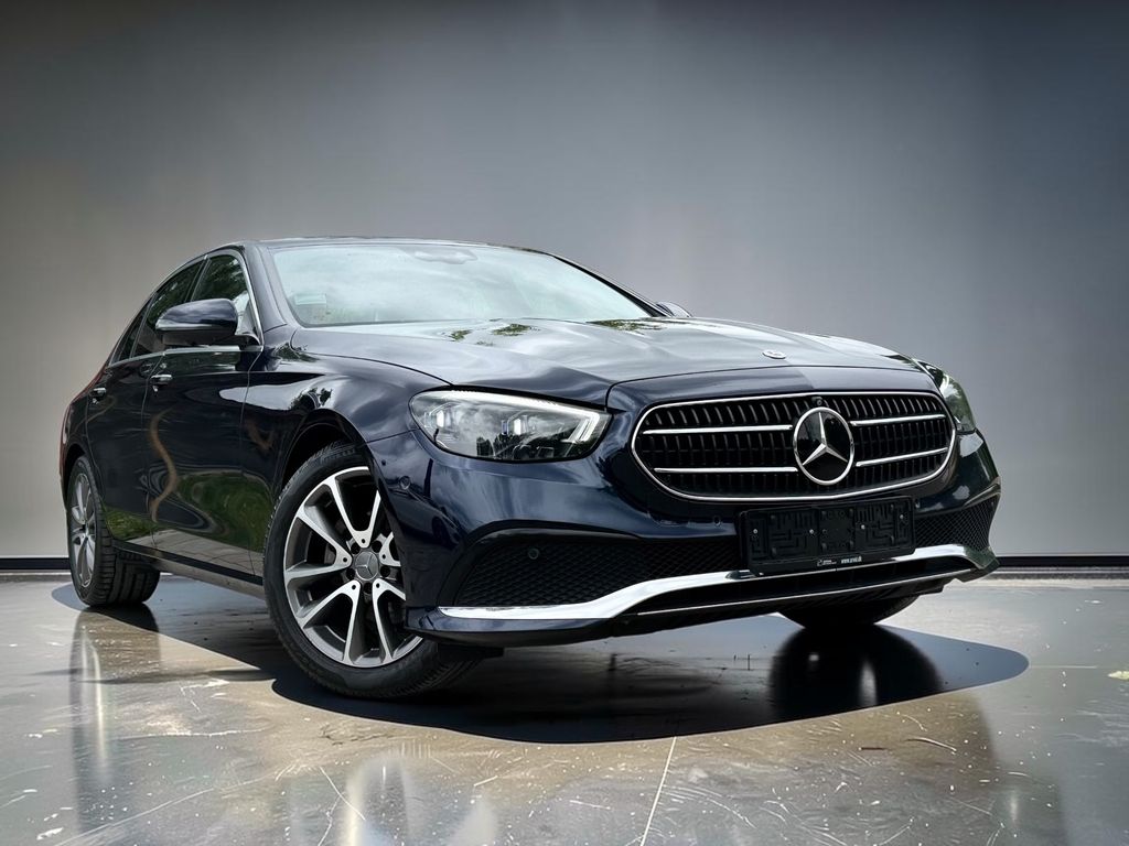 Image of Mercedes-Benz E 220