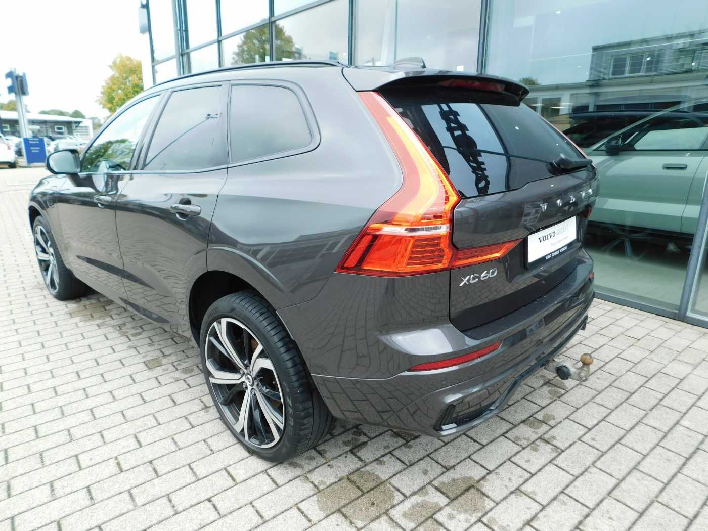 Fahrzeugabbildung Volvo XC60 T8 AWD R-Design 'Head-Up ACC'