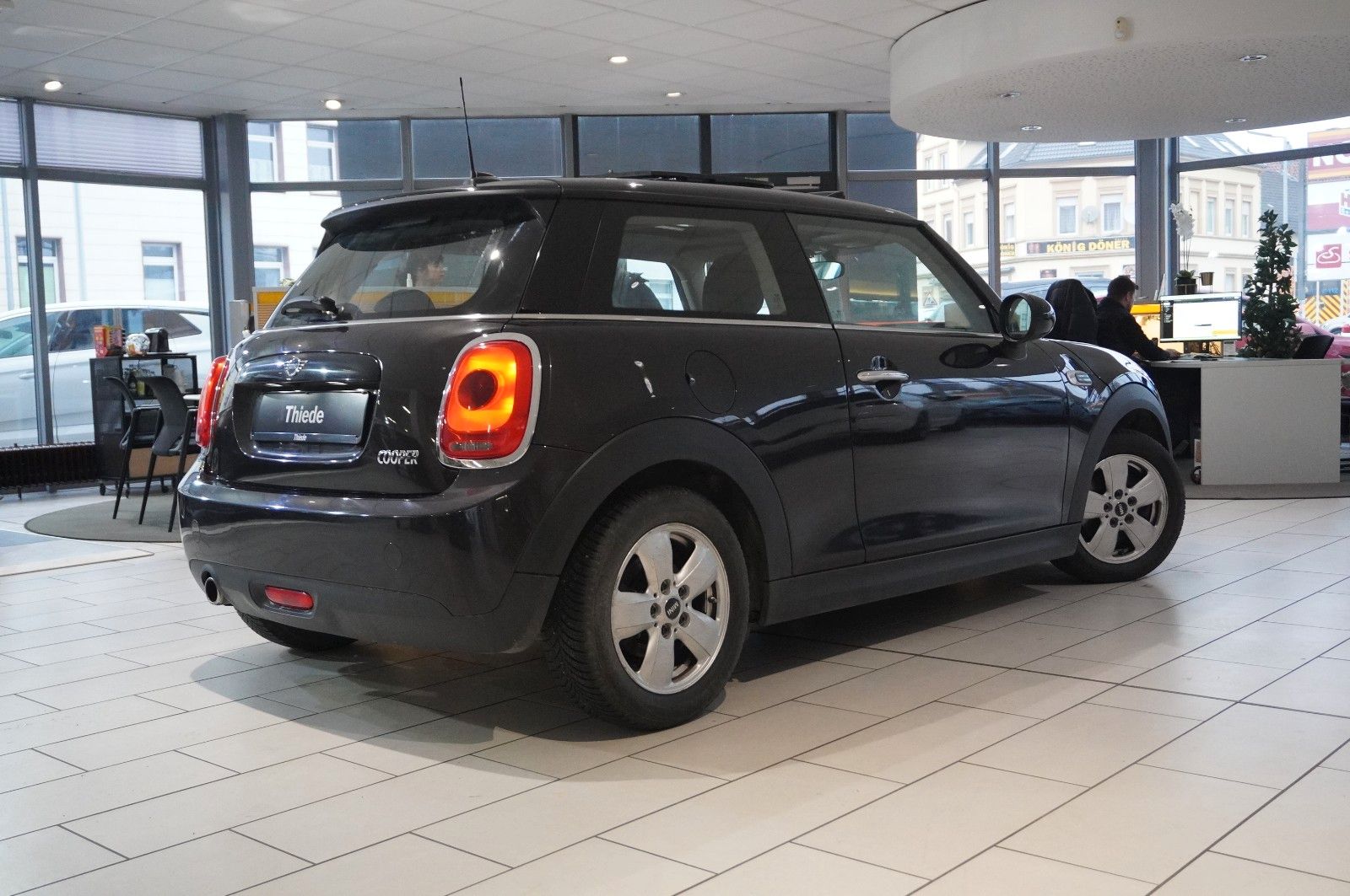 Fahrzeugabbildung MINI COOPER 1.5 3-TÜR PANO./SHZ/KLIMA/BT