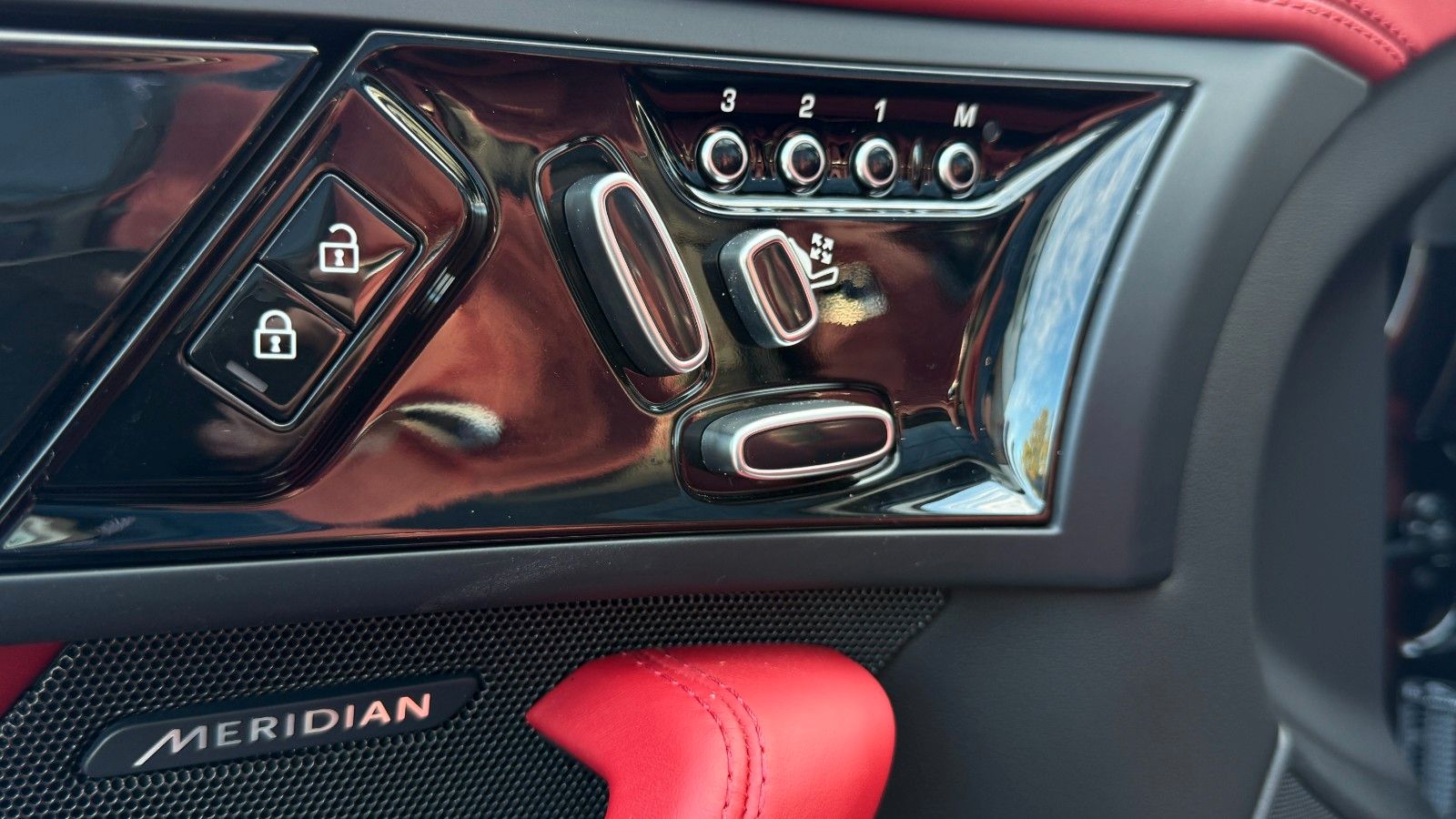 JAGUAR F-Type F-Type P450 AWD R-Dynamic Black Pixel-Led – Ansicht 19